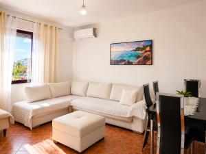White Pearl Seaview
