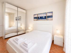 White Pearl Seaview