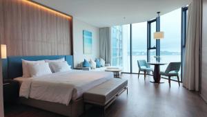 A La Carte Ha Long Bay Sea View Apartment