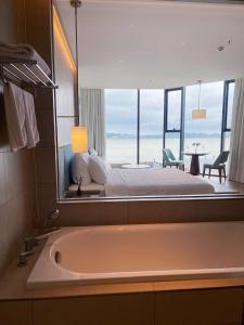 A La Carte Ha Long Bay Sea View Apartment