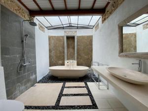 Luna House