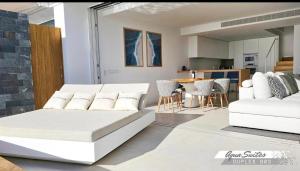 Luxury Duplex "Azure Retreat"