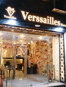 Verssailles Pyramids Hotel