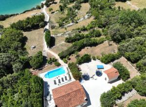 Beachfront Villa with Swimming Pool, Terrace and Sea view
