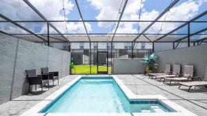 Luxury 5BR Villa Private Pool Sleeps 18 near Disney