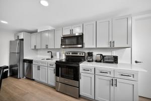 Bright and stylish fully furnished unit
