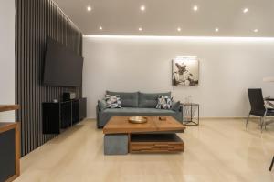 Elegant Oasis 2 BR Apt near the Marina & the Beach