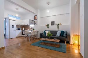 Modern 2BD apt in Athens , 3-min metro