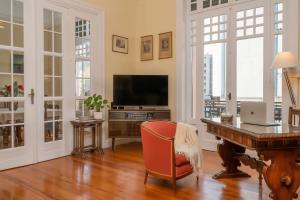 1930s neoclassical apt in the heart of Athens