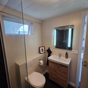 Cozy Apartment with Fjord View Þingeyri