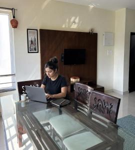Aesthetic1BHK APT 5 min walk beach
