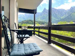 Mountain Stream Serenity - Riverfront & View