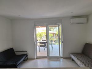 Beachfront Villa Bacic direct Sea Access & private parking