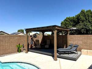 Centrally Located to family fun, Golf & Baseball!