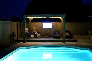Centrally Located to family fun, Golf & Baseball!