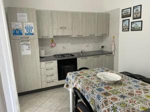 CASA BUONARROTI, comoda, pochi passi da spiaggia e centro