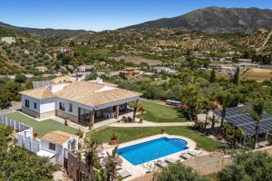 Villa Algazara by Villa Plus