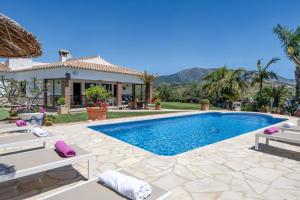 Villa Algazara by Villa Plus