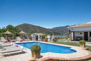 Villa Algazara by Villa Plus