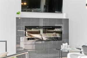 Spacious 5BR, Hot Tub and Pool Table - Sleeps 16