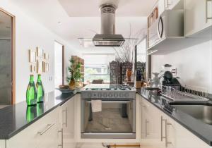 Luxury 2BR in Polanco for 4 - Elegant Lounge Access - Steps to Masaryk
