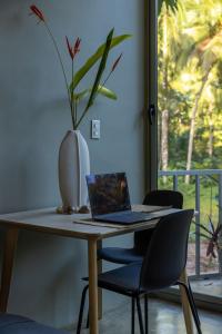 Elegant and Stylish - Riverside Tiny House Apartment