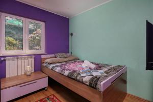 Colourful Seaview Apartment - Happy Rentals