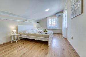 Pool House Edita - Happy Rentals