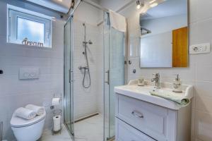 Pool House Edita - Happy Rentals