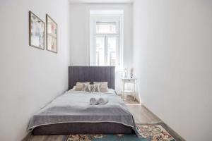 Artsy 3 Bed Flat w Bathtub Jewish Quarter