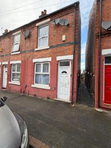 NEW! 3BR House , hosted by RooME Stays near City Centre with free parking