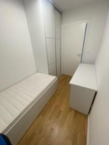 Exclusive White Apartment Tiy