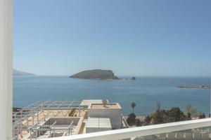 Tre canne sea view flat with parking & pool