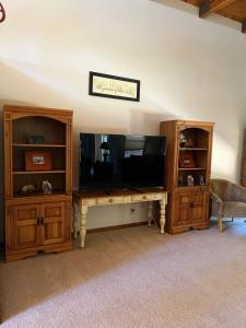 Tranquil Lake Almanor Black Bear Cabin Central AC