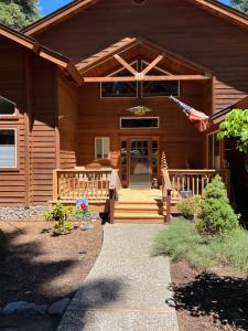 Tranquil Lake Almanor Black Bear Cabin Central AC