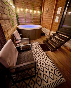 Romantic Tiny House with Private Jacuzzi and Garden between Amsterdam Haarlem and Schiphol Airport