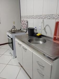 Apartamento 2 quartos 2 banheiros e churrasqueira a carvão