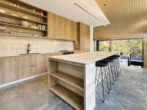 Coastal Sanctuary near Beaches & Bush Tracks