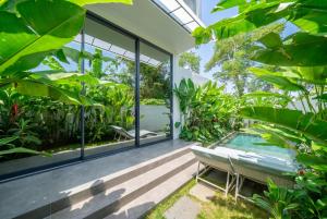 U Villas - Tropical Views Luxury Stay with Pool & Workspace