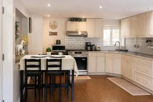 Cozy Coastal Retreat Close to Beach Park