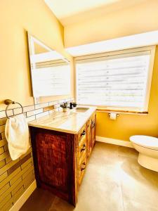 Oceanside Manor - Fancy Room - Golf course & Beach View