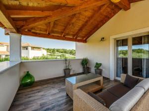 Villa in Srebrni i with swimming pool