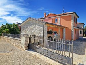 Villa in Tar with swimming pool