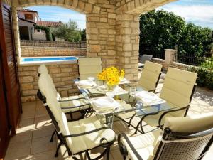 Villa in Tar with swimming pool