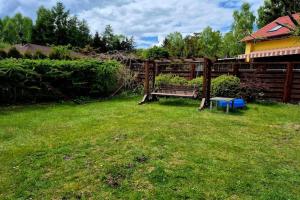 Lakeside holiday villa, private garden
