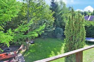Lakeside holiday villa, private garden