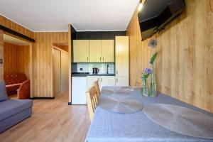 Single-story holiday home by the pond no 5