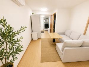 Cozy Osaka Stay for Families & Groups Near Namba