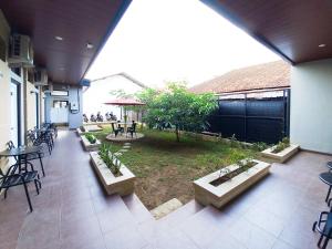 Urbanview Semeru Guesthouse near Stasiun Blitar