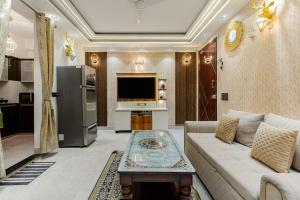 Luxury Stylish Near Metro Shah Mansion by Shahid